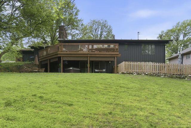 2860 S Chambery Avenue, Springfield, MO 65804