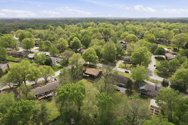 2860 S Chambery Avenue, Springfield, MO 65804
