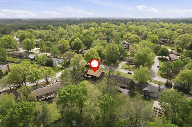 2860 S Chambery Avenue, Springfield, MO 65804