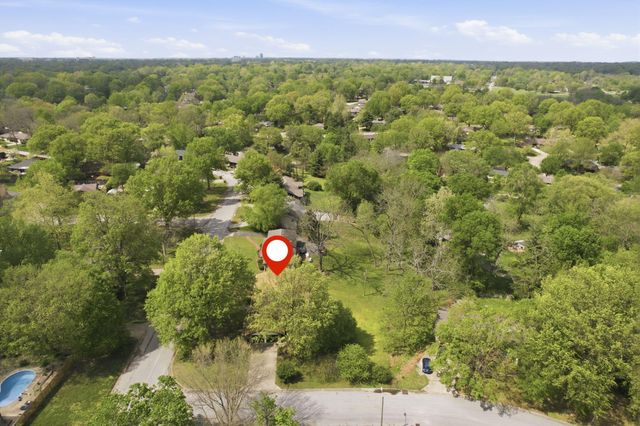 2860 S Chambery Avenue, Springfield, MO 65804