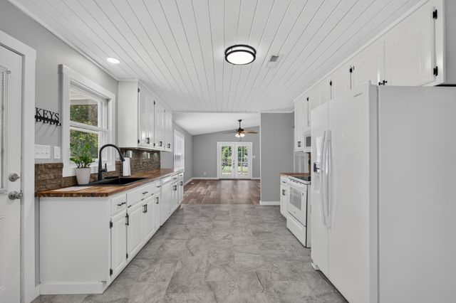 13 Old Lincoln Rd, Fayetteville, TN 37334
