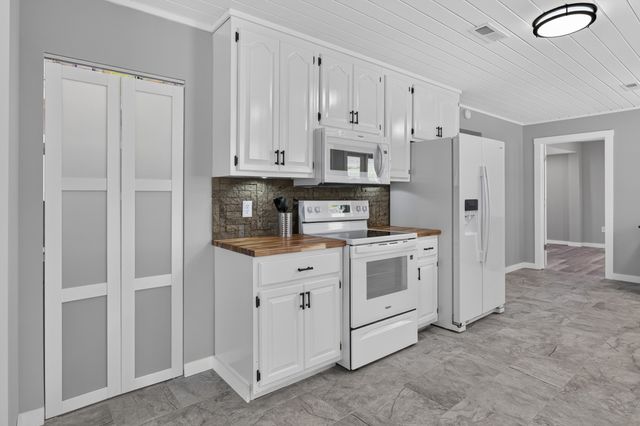 13 Old Lincoln Rd, Fayetteville, TN 37334