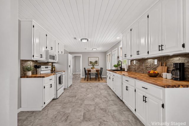 13 Old Lincoln Rd, Fayetteville, TN 37334