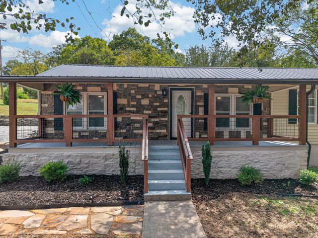 13 Old Lincoln Rd, Fayetteville, TN 37334