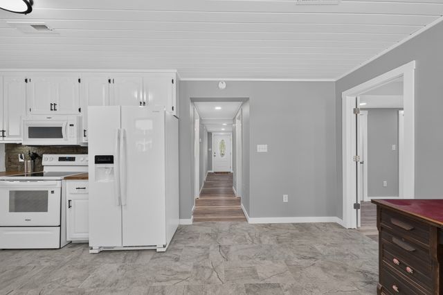 13 Old Lincoln Rd, Fayetteville, TN 37334