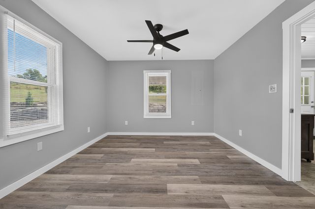 13 Old Lincoln Rd, Fayetteville, TN 37334