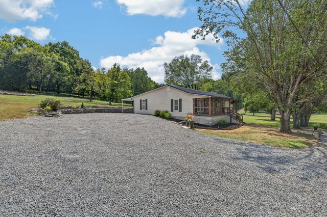 13 Old Lincoln Rd, Fayetteville, TN 37334