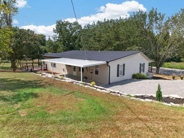 13 Old Lincoln Rd, Fayetteville, TN 37334