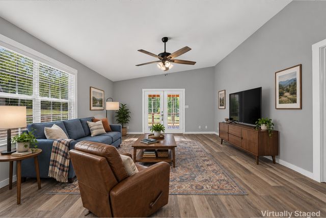 13 Old Lincoln Rd, Fayetteville, TN 37334