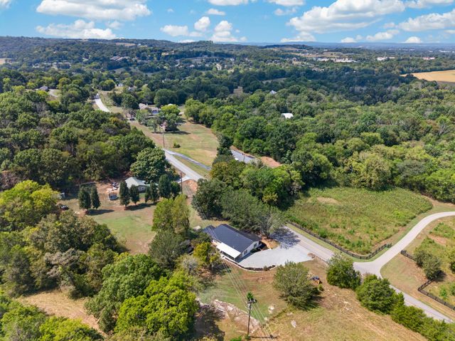 13 Old Lincoln Rd, Fayetteville, TN 37334