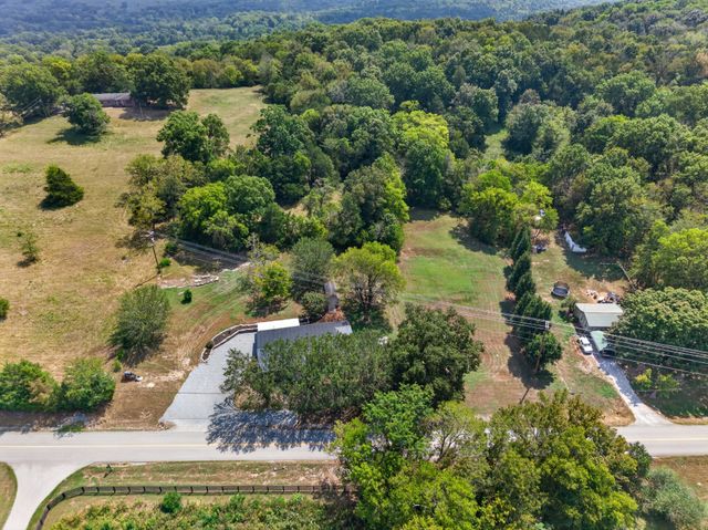 13 Old Lincoln Rd, Fayetteville, TN 37334