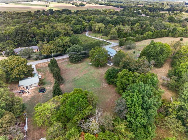 13 Old Lincoln Rd, Fayetteville, TN 37334