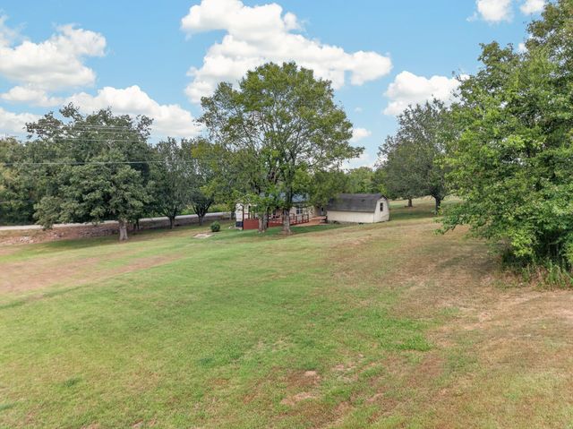 13 Old Lincoln Rd, Fayetteville, TN 37334