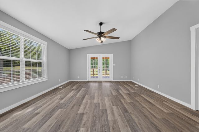 13 Old Lincoln Rd, Fayetteville, TN 37334