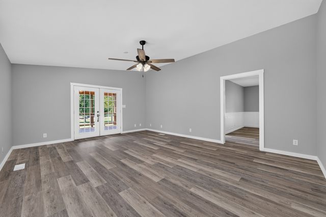 13 Old Lincoln Rd, Fayetteville, TN 37334