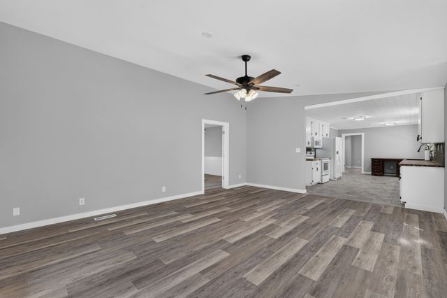 13 Old Lincoln Rd, Fayetteville, TN 37334