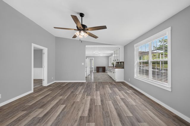 13 Old Lincoln Rd, Fayetteville, TN 37334