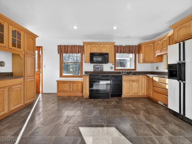 303 Cokesbury High Bridge Rd, Clinton Twp., NJ 08833