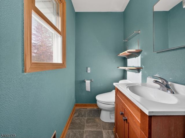 303 Cokesbury High Bridge Rd, Clinton Twp., NJ 08833