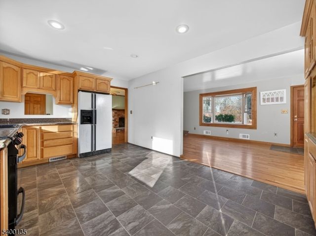 303 Cokesbury High Bridge Rd, Clinton Twp., NJ 08833