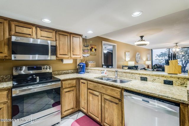 2046 Beach Boulevard, 328a, Biloxi, MS 39531