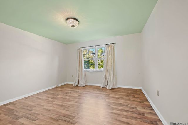 4560 Bluebell Dr, Baton Rouge, LA 70808