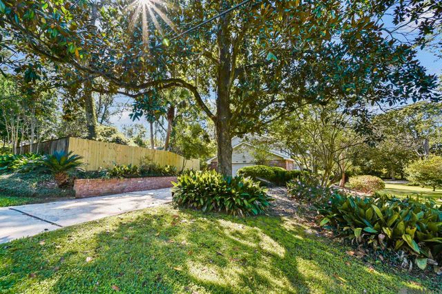 4560 Bluebell Dr, Baton Rouge, LA 70808