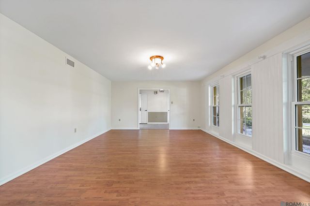 4560 Bluebell Dr, Baton Rouge, LA 70808