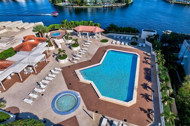 20185 E Country Club Drive TS-7, Aventura, FL 33180