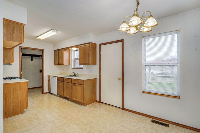 541 N Travis Street, Marshfield, MO 65706