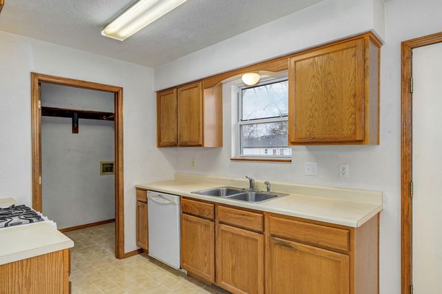 541 N Travis Street, Marshfield, MO 65706