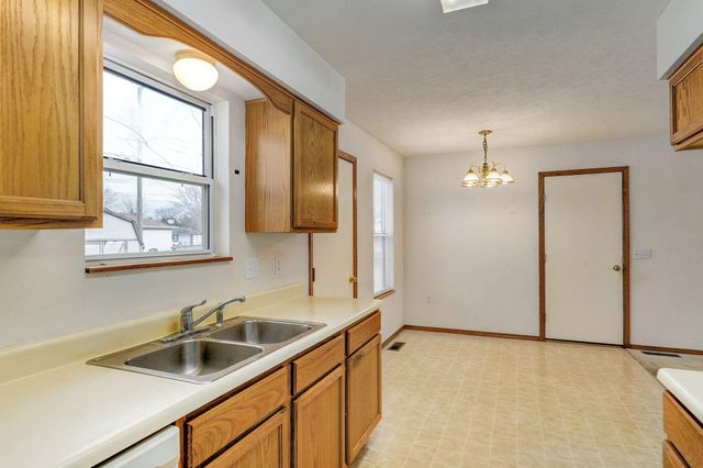 541 N Travis Street, Marshfield, MO 65706