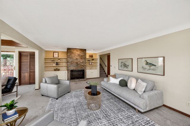 3515 Skyline Drive, Des Moines, IA 50310