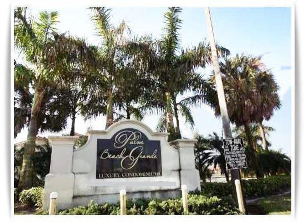 1493 Lake Crystal Drive Unit E, West Palm Beach, FL 33411