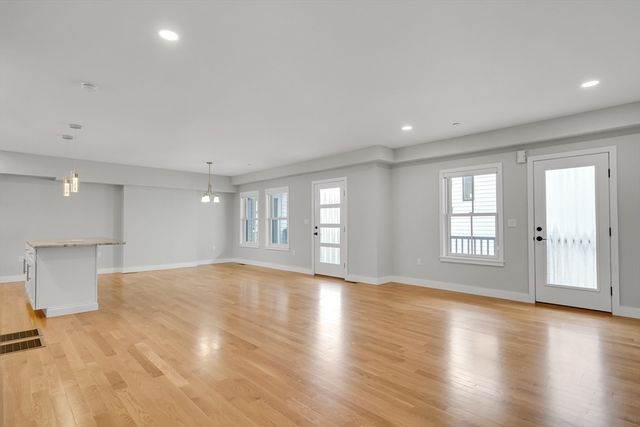56 Franklin St B, Somerville, MA 02145