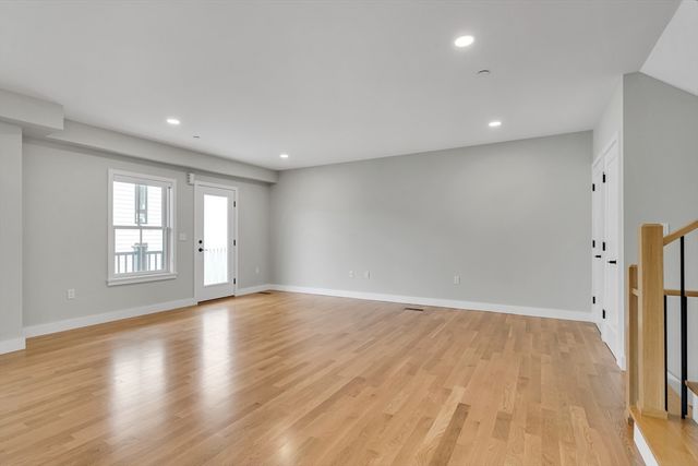 56 Franklin St B, Somerville, MA 02145