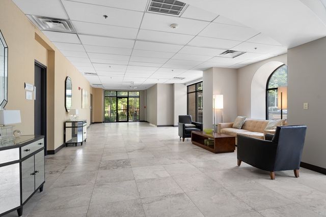 60 Longwood Ave 408, Brookline, MA 02446