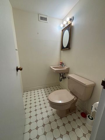 60 Longwood Ave 408, Brookline, MA 02446