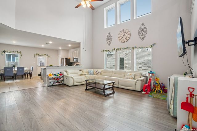 8915 Portobello Way, Converse, TX 78109