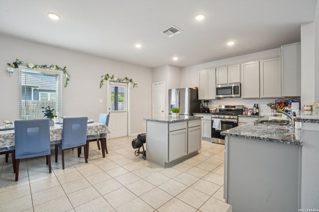 8915 Portobello Way, Converse, TX 78109