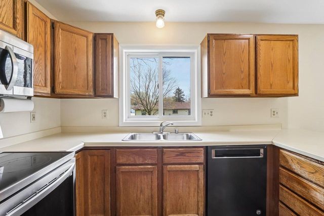 304 Hartford Cove, Waunakee, WI 53597