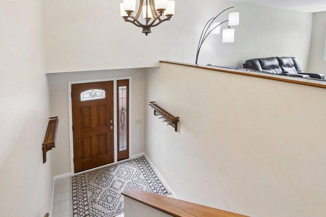 304 Hartford Cove, Waunakee, WI 53597