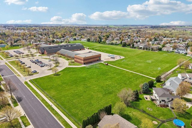 304 Hartford Cove, Waunakee, WI 53597