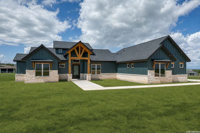 157 Estates Dr, La Vernia, TX 78121