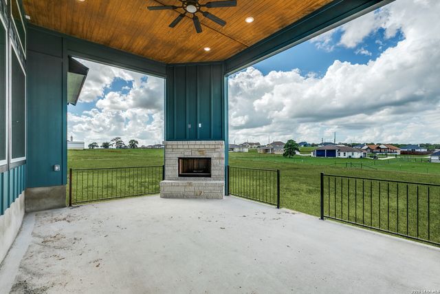 157 Estates Dr, La Vernia, TX 78121