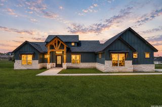 157 Estates Dr, La Vernia, TX 78121