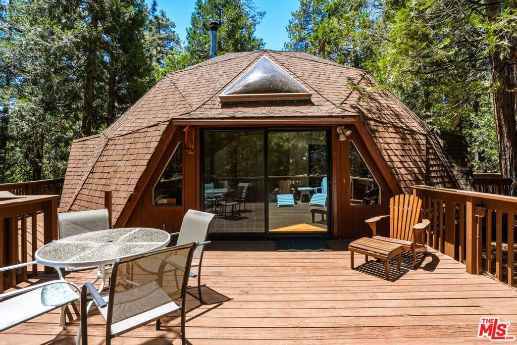 Image 2 of property listing at 55000 Daryll Road, Idyllwild, CA 92549