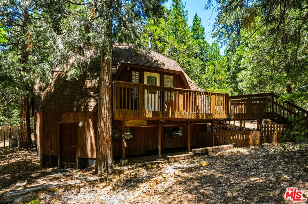 Image 3 of property listing at 55000 Daryll Road, Idyllwild, CA 92549
