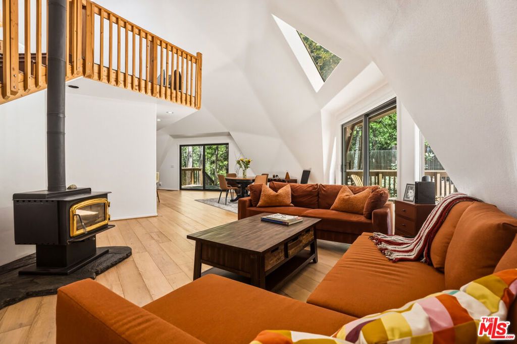 Image 9 of property listing at 55000 Daryll Road, Idyllwild, CA 92549