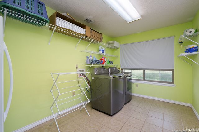 1520 COUNTY ROAD 223, Floresville, TX 78114